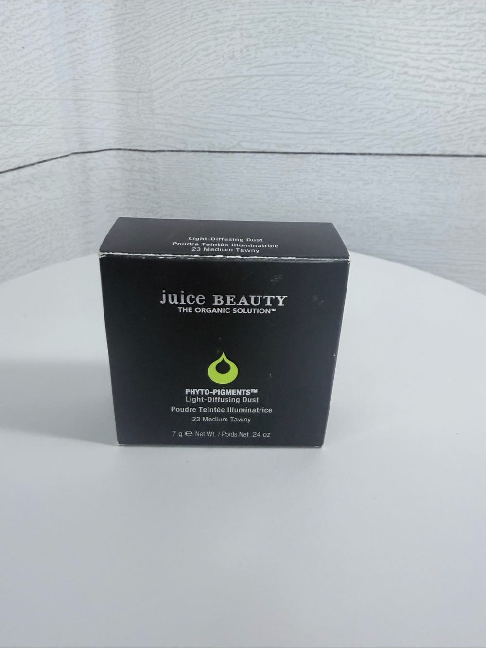 Juice Beauty Light-Diffusing Dust - Black Packaging
